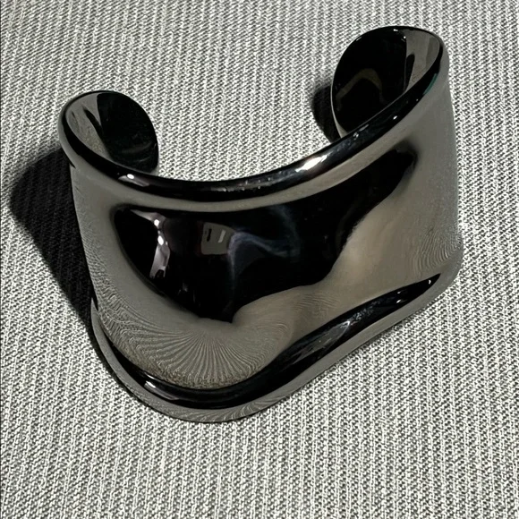 アクセサリー Tiffany \"Elsa Peretti Bone Cuff\" TIFFANY & Co. Bone Cuff by Elsa Peretti Right Hand Ruthenium